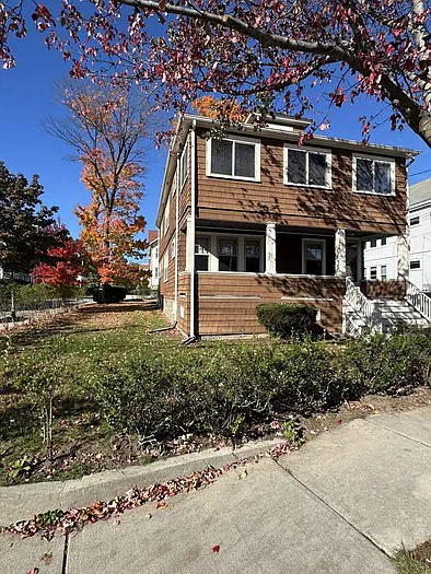 2 bed, 1.0 bath, 1200 sqft, $3,300 — Photo 2