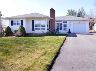 66 Salem Ave, Cranston, RI 02920