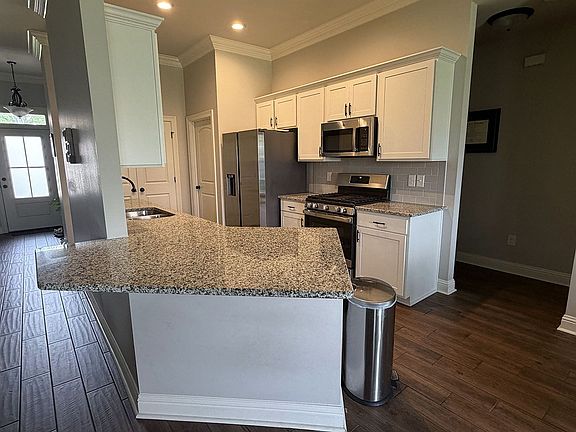 5th image of 403 Mangrove Ln