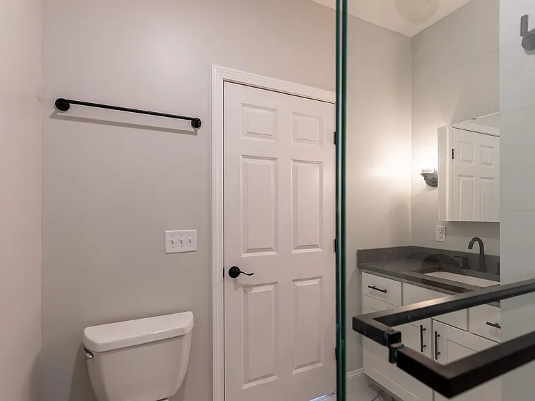 240 Cabot St — Photo 4