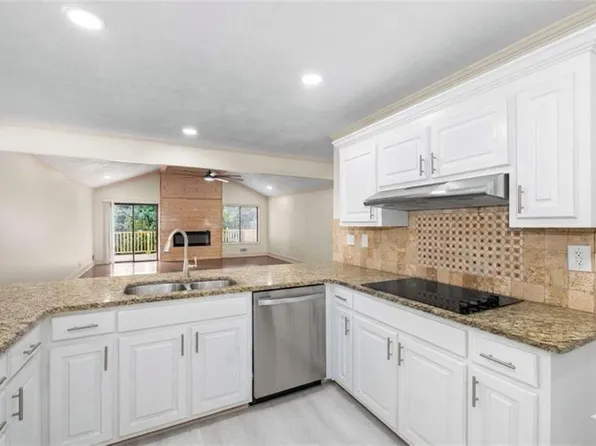 234 Shadow Lake Dr SW, Lilburn, GA 30047