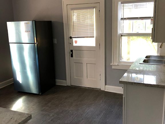 5th image of 110 W Lakeview Ave