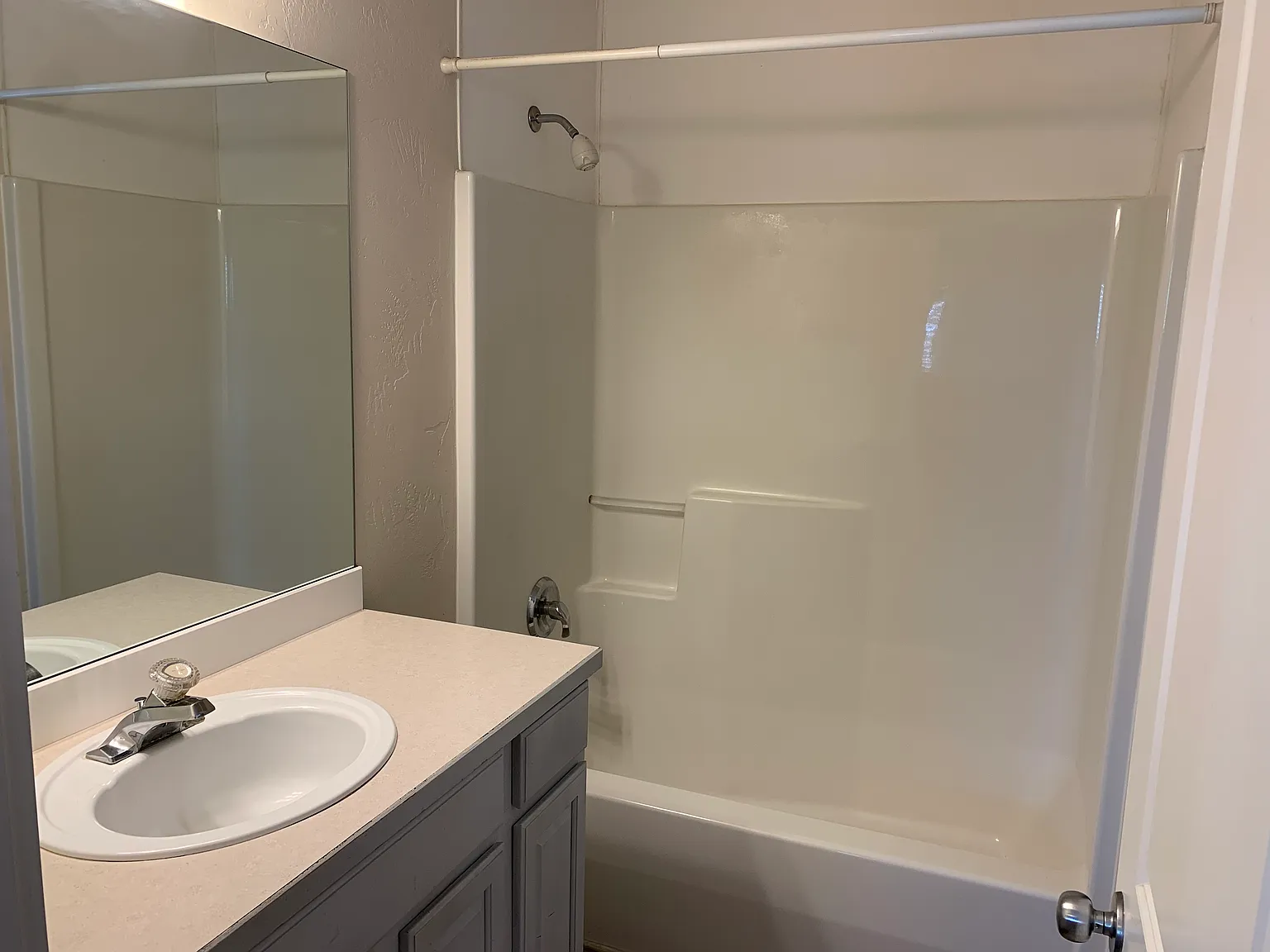 3 Bedroom, 2.5 Bath House — Photo 4