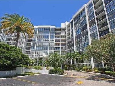 800 Parkview Dr APT 622, Hallandale, FL, 33009