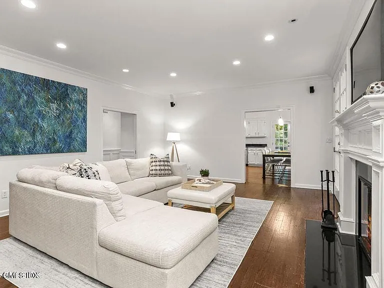 26 Round Hill Rd — Photo 12