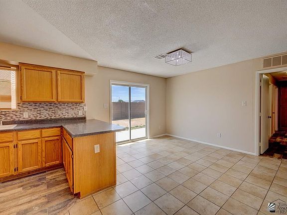 5th image of 3824 S Hinckley Dr