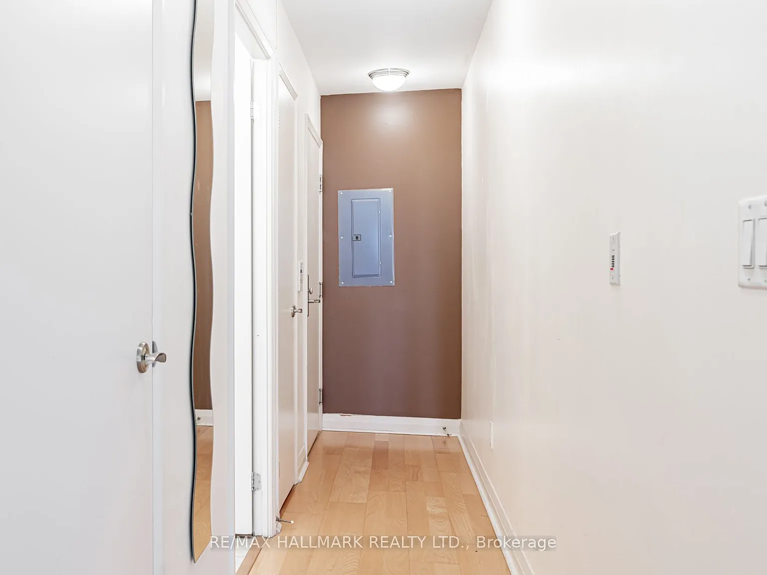 3 bed, $2,995 — Photo 2