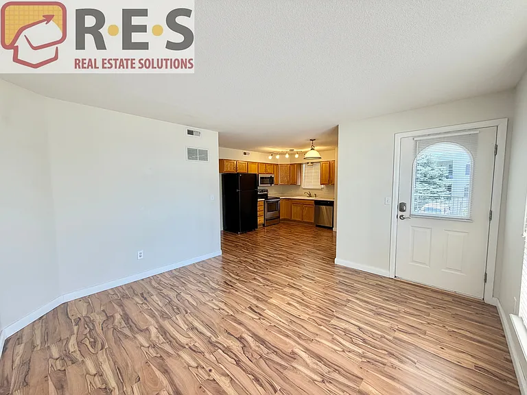 1631 S Deframe St #B8 — Photo 6