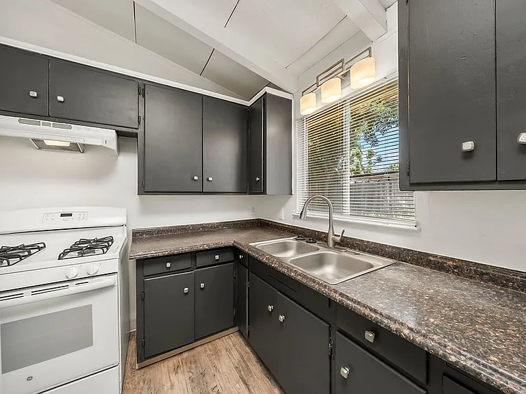 5625 San Vincente Way — Photo 2