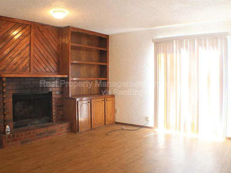 4714 Creek Ct — Photo 2