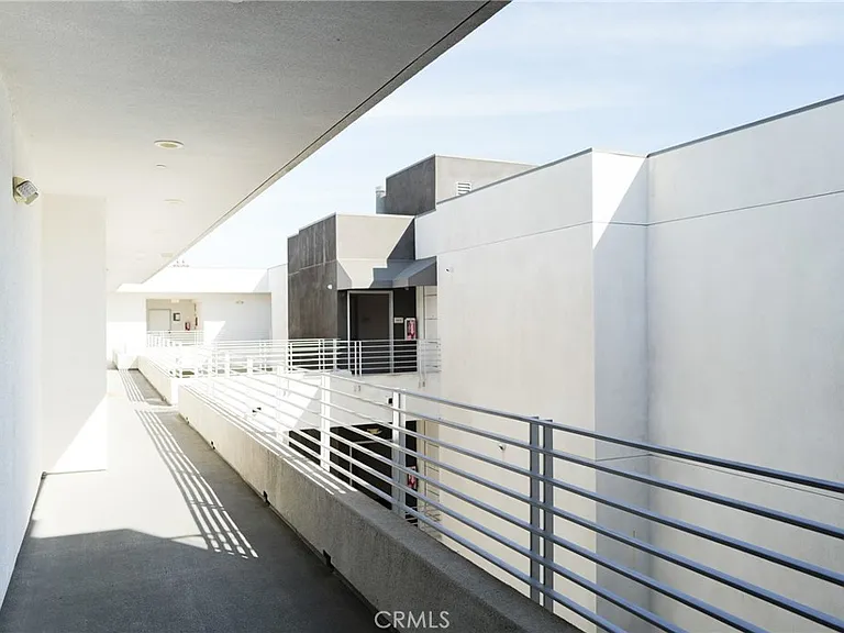 1101 S Harvard Blvd #506 — Photo 33