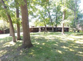 2400 S Bonnie Brook Ln, Waukegan, IL 60087