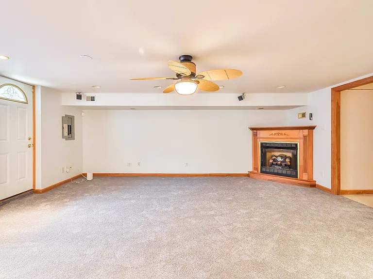 9898 Wistaria St — Photo 40