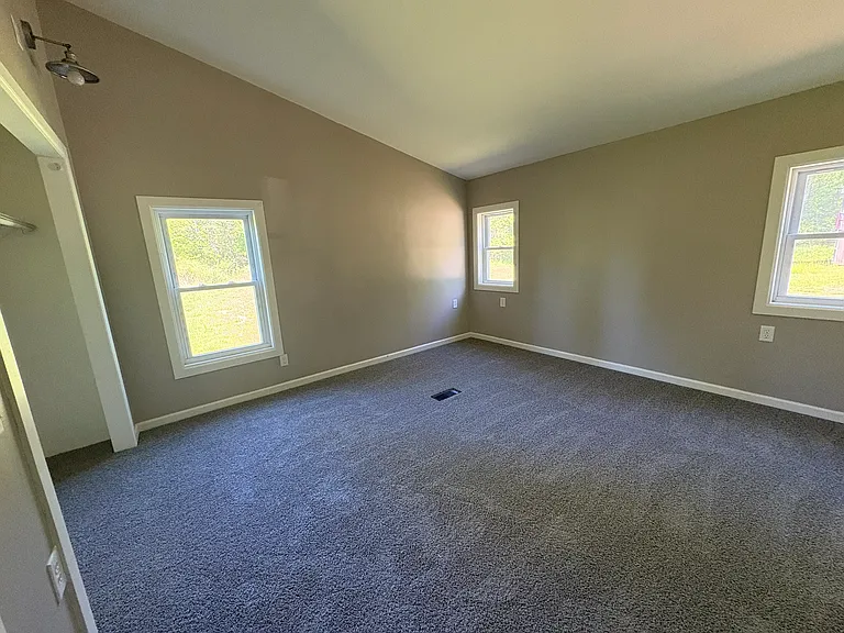 326 S Meridian Rd — Photo 7