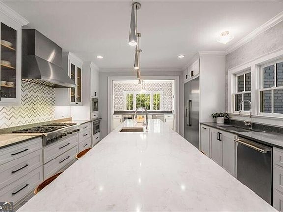 4th image of 1678 Nottingham Way NE