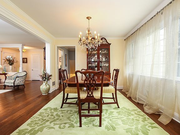 5th image of 185 Cedar Dr E