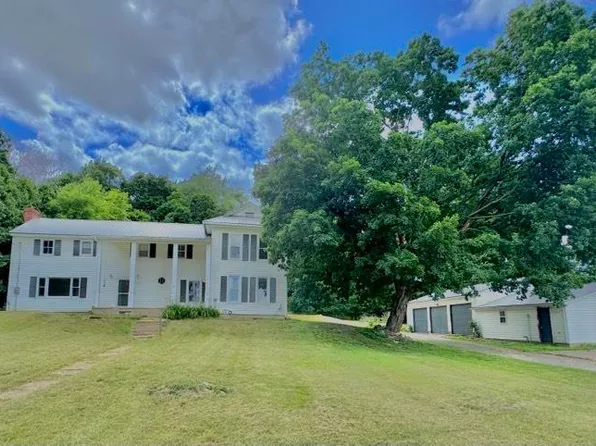308 Volga St, Fayette, IA 52142