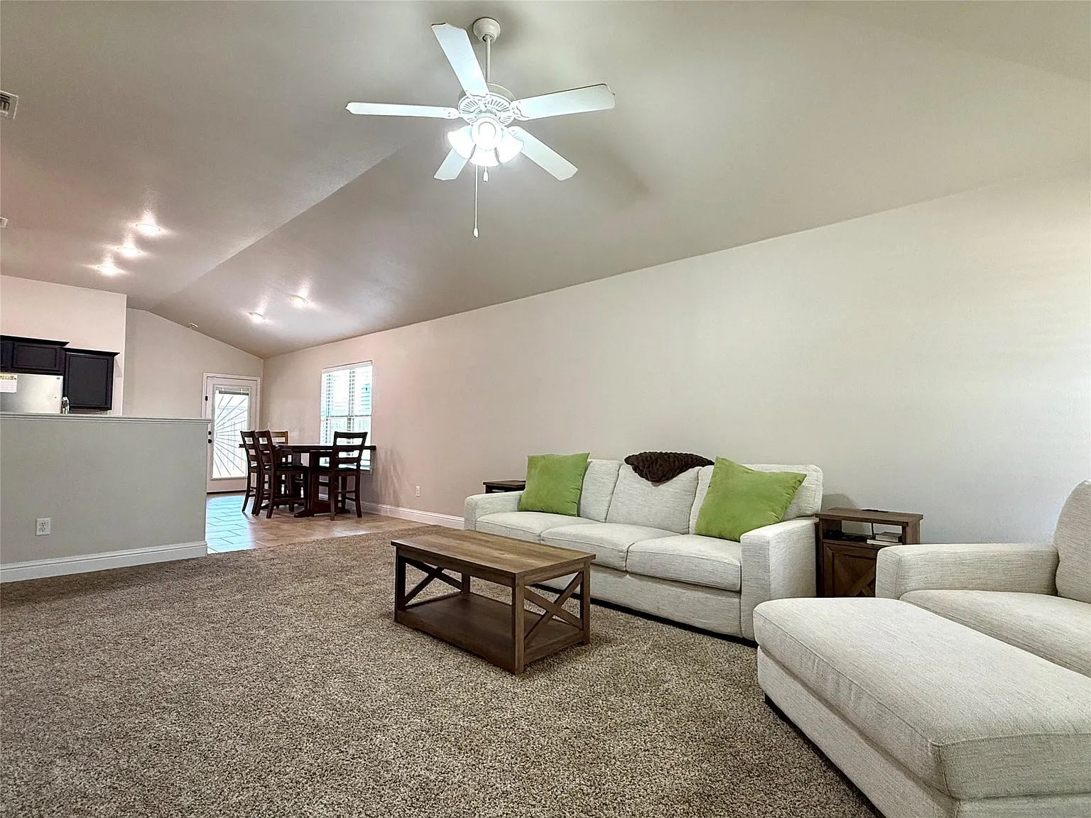 3 bed, 2.0 bath, 1505 sqft, $1,650 — Photo 4