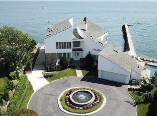 34 Beachfront Ln, New Rochelle, NY 10805