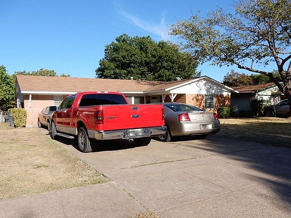 3rd image of 1966 Oak Hill Cir