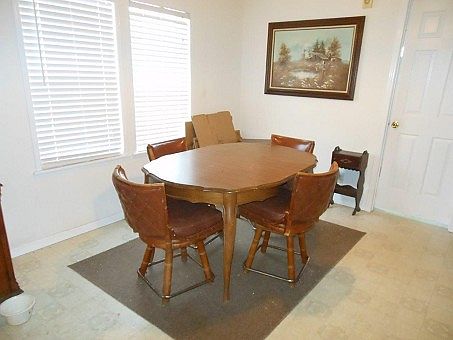 5th image of 129 Robins Hill Ln