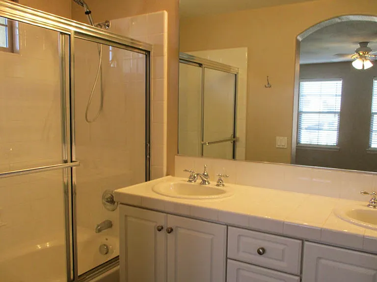 323 Bishop Dr — Photo 9