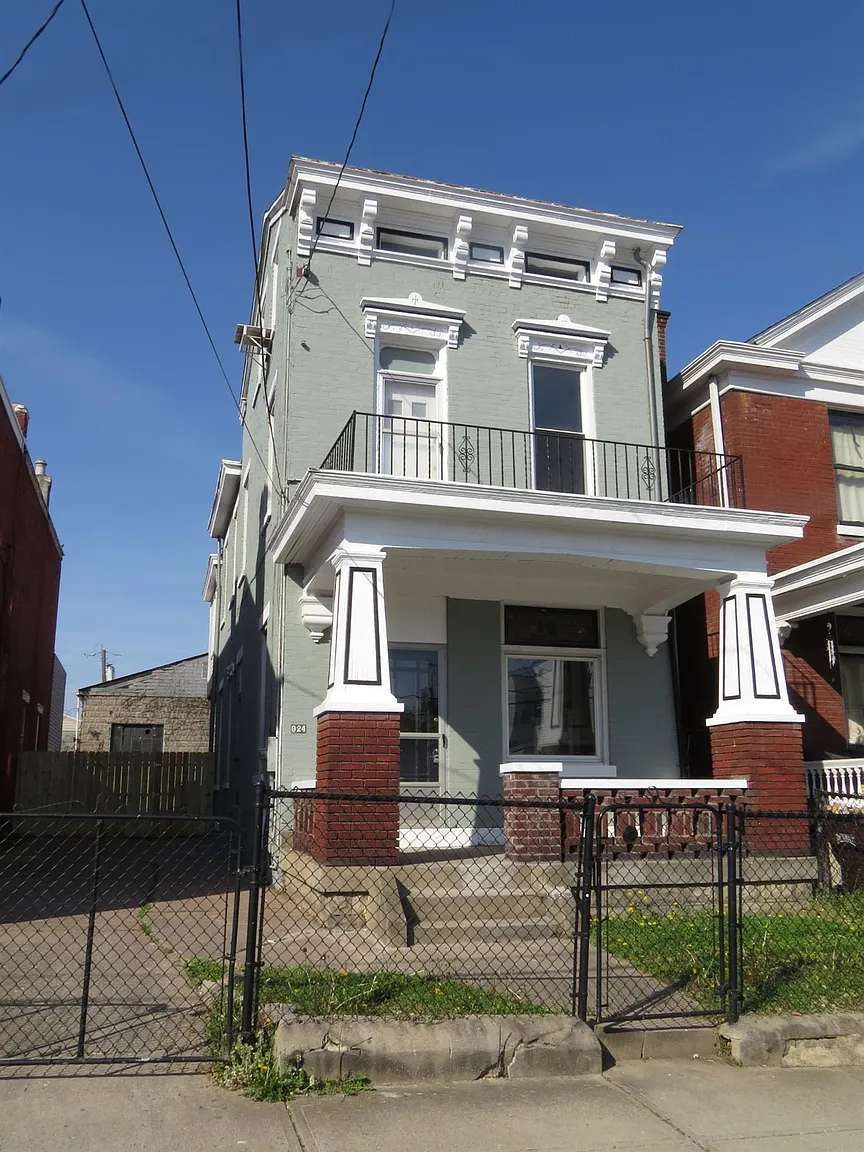 924 Central Ave photo 1