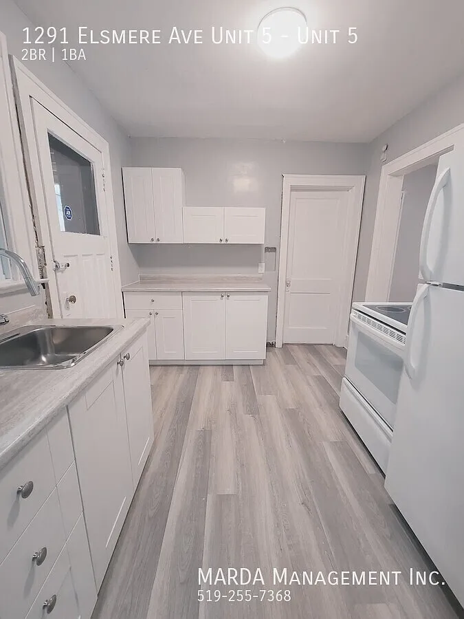Charming 2 Bed/1 Bath In Walkerville + Hydro — Photo 1