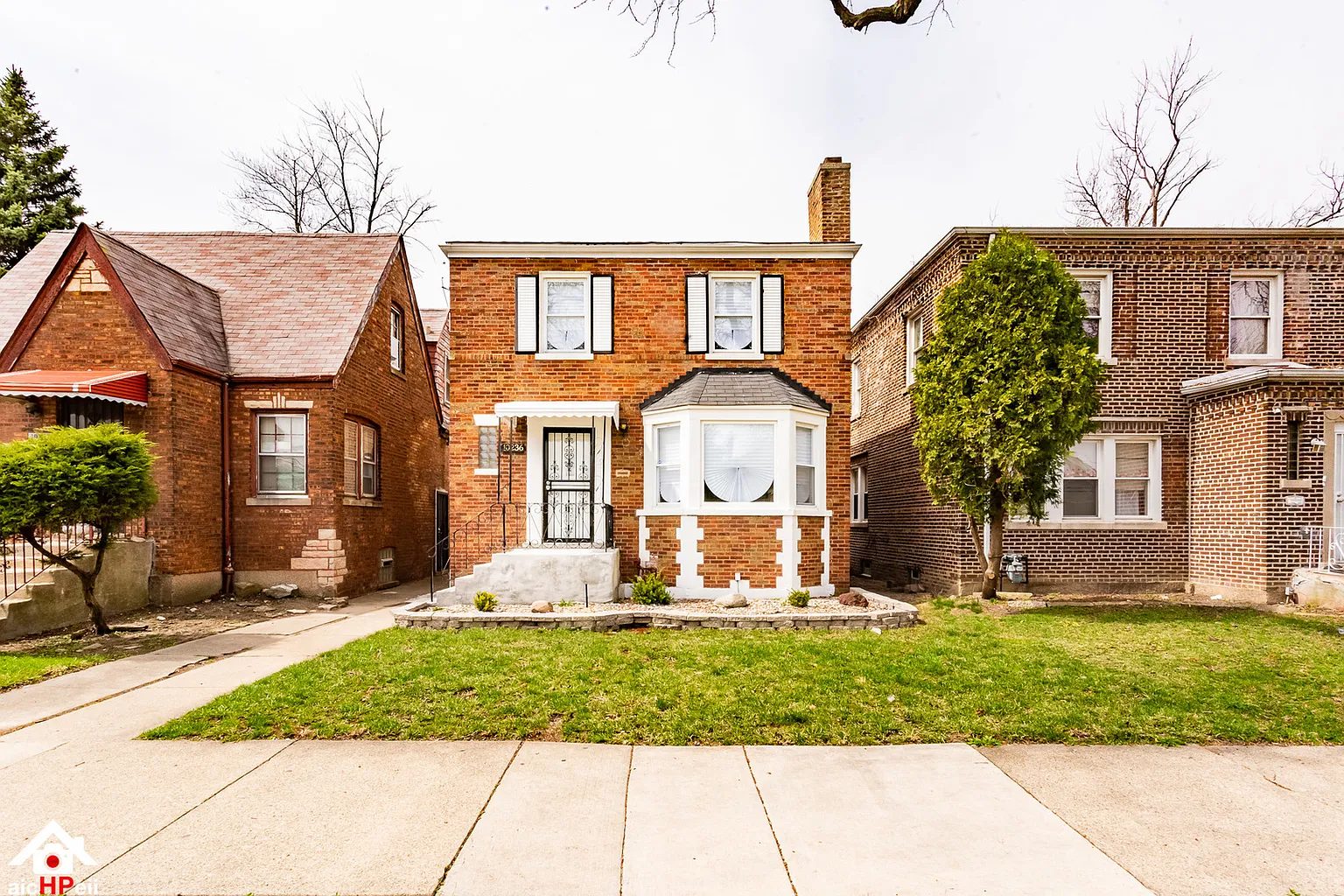 10236 S Rhodes Ave photo 1
