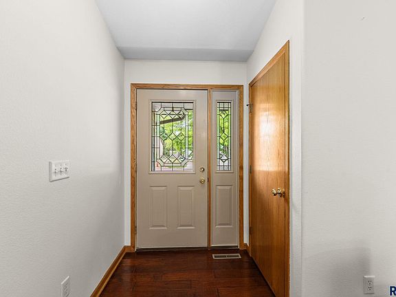 2nd image of 209 W Ironwood St