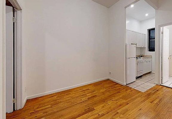 2nd image of 1731 2nd Ave APT 1RN
