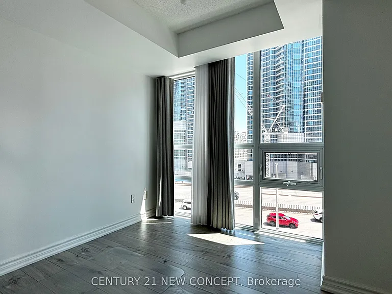 25 Lower Simcoe St #808 — Photo 13