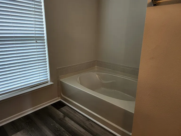 5805 Amber Ln — Photo 21