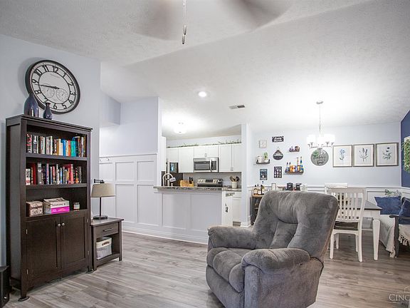 5th image of 5990 Meadow Creek Dr