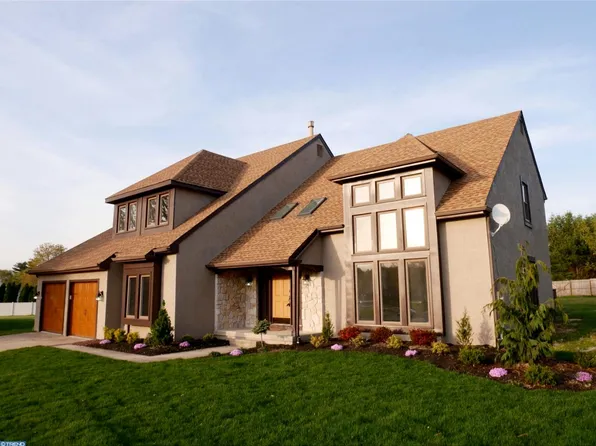 6 Charleston Ct, Sewell, NJ 08080