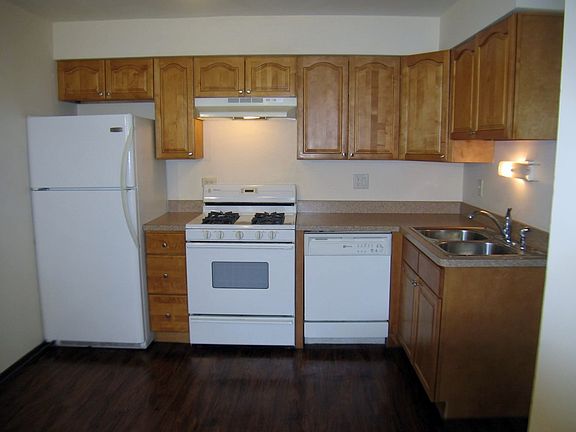 3rd image of 14055 Kilpatrick Ave APT 3N
