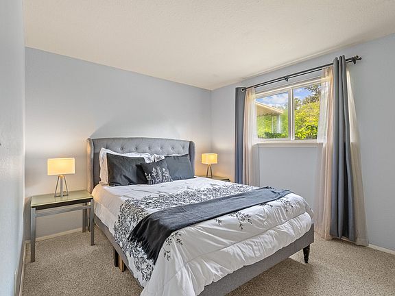 Second bedroom with queen bed