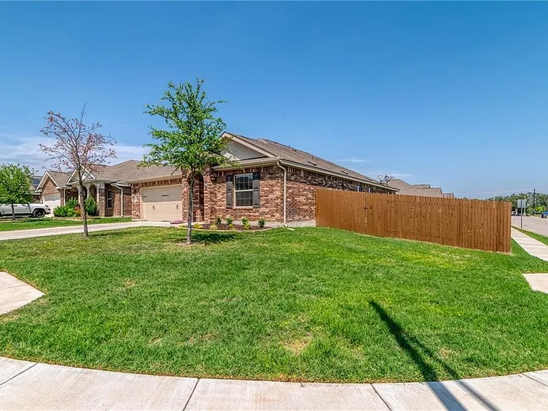 2100 Littleton Dr — Photo 24