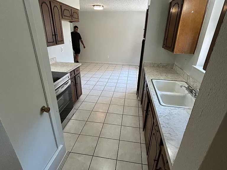 2300 Meadow Crst — Photo 11