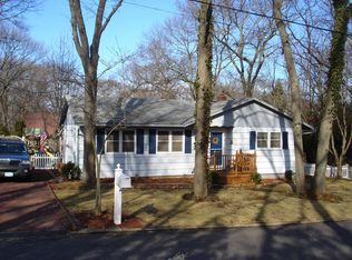 10 9th St, Wading River, NY 11792