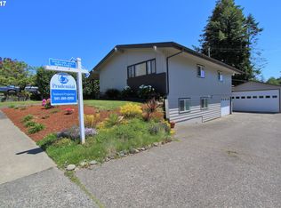 1627 Juniper Ave, Coos Bay, OR 97420