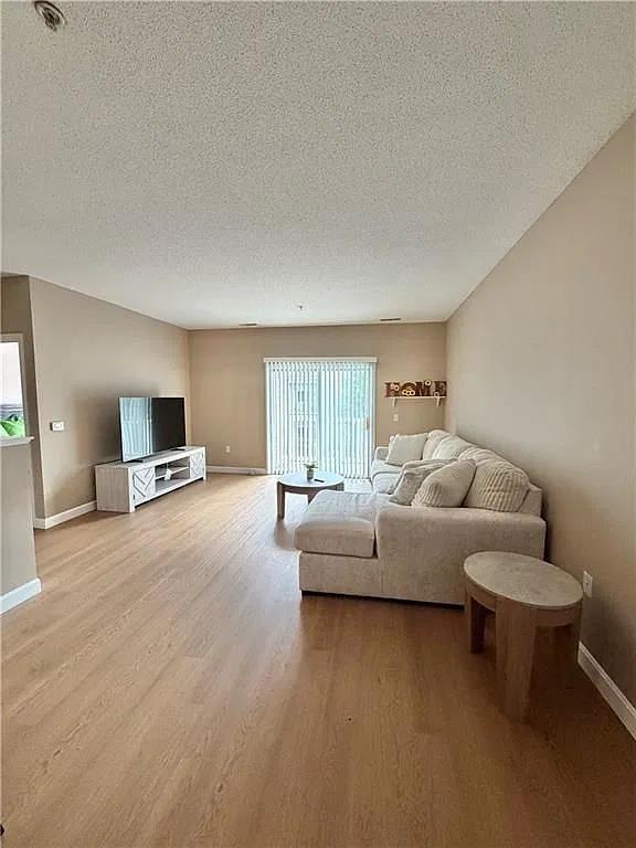 1 bed, 1.0 bath, 772 sqft, $1,800 — Photo 1