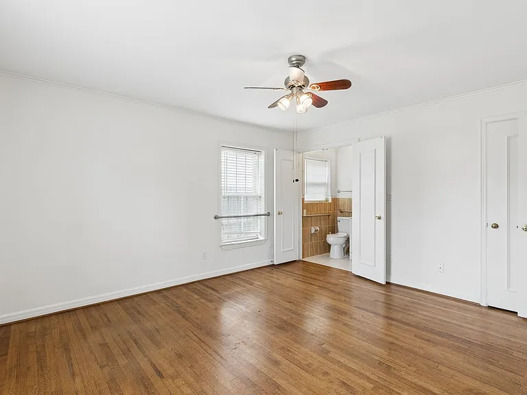 1108 Larchmont Ln — Photo 37