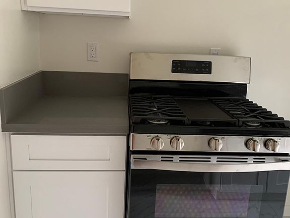 4th image of 3048 Livonia Ave #3