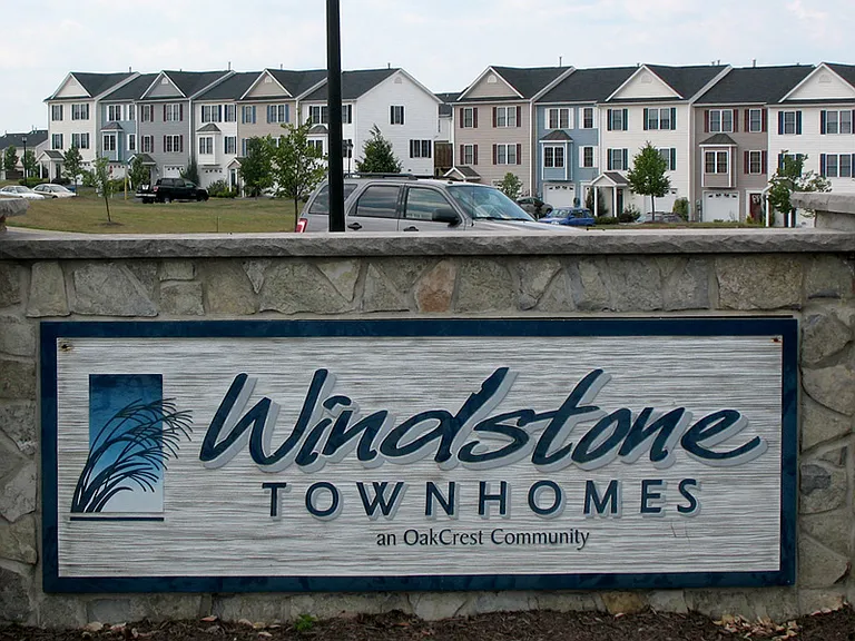 102 Windstone Dr — Photo 6
