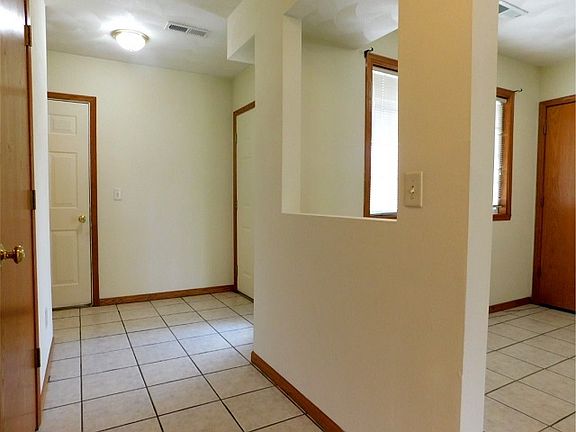 3rd image of 5092 Hermitage Trl