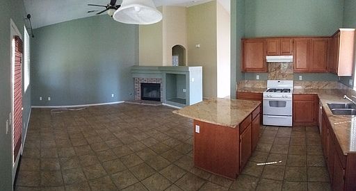 4th image of 12758 Columbia Ave