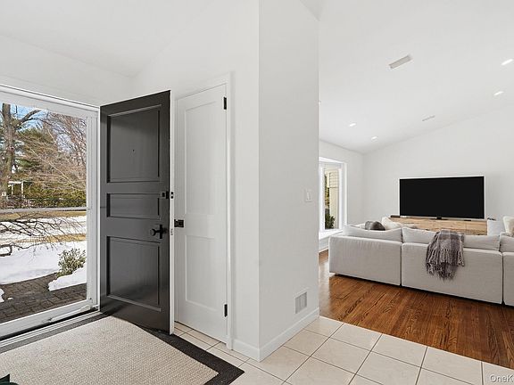 3rd image of 201 Dorchester Road