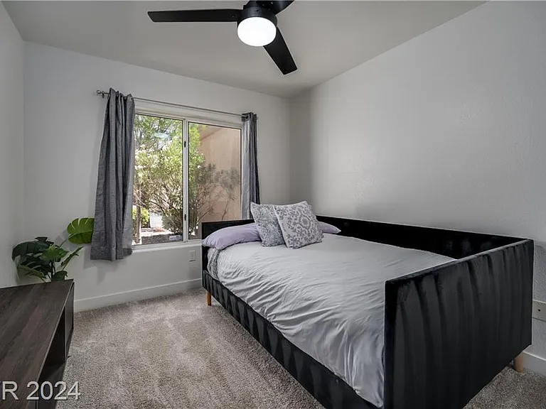 9433 Grand Mesa Dr — Photo 17