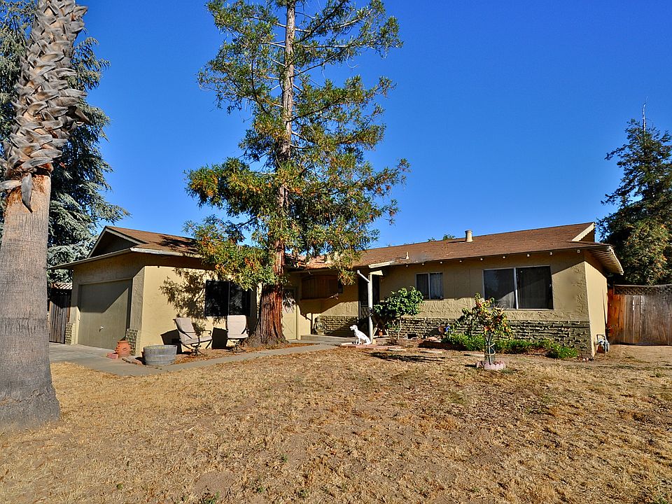 1st image of 18426 Vanderbilt Dr